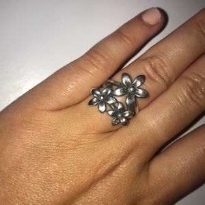 Retired James Avery Three Flower Ring